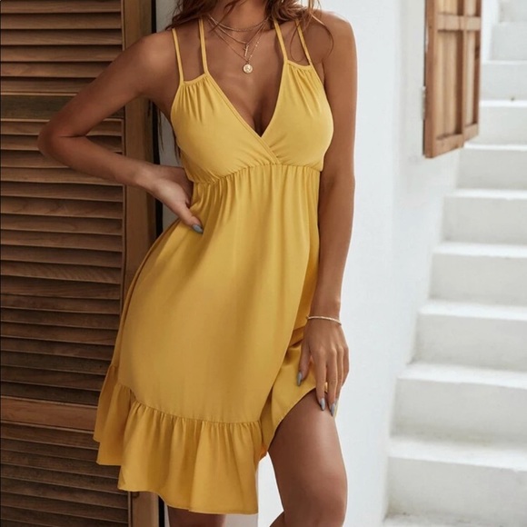 Dresses & Skirts - Boho ruffle hem dress